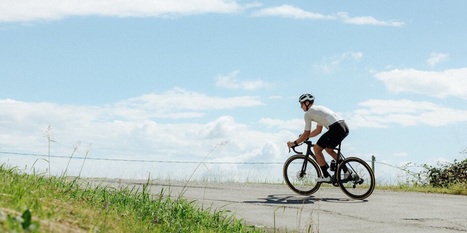 Rady a tipy, ako sa správne pripraviť na dlhé jazdy v horúcich dňoch>