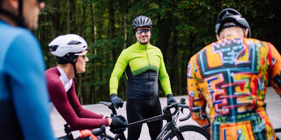 Prečo sa nebáť farieb? Poďme ich pustiť do cyklistického šatníka!>