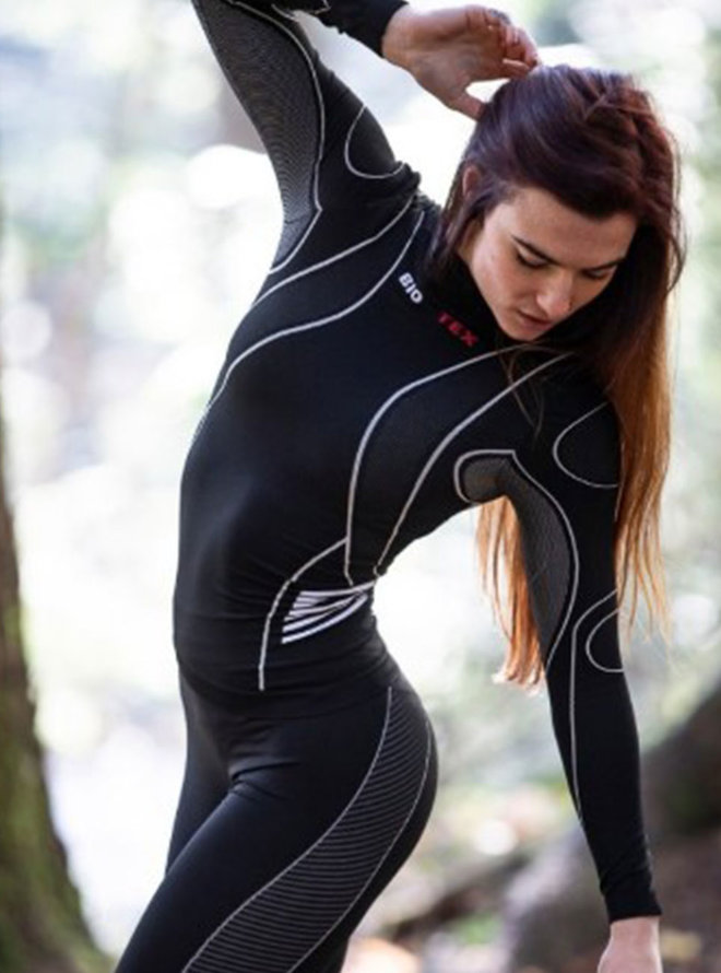 TURTLENECK LADY